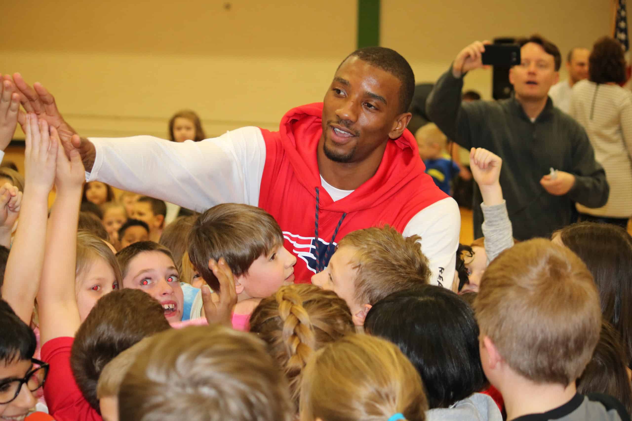 Read more about the article Super Bowl champion leads NJ students to be reading champions