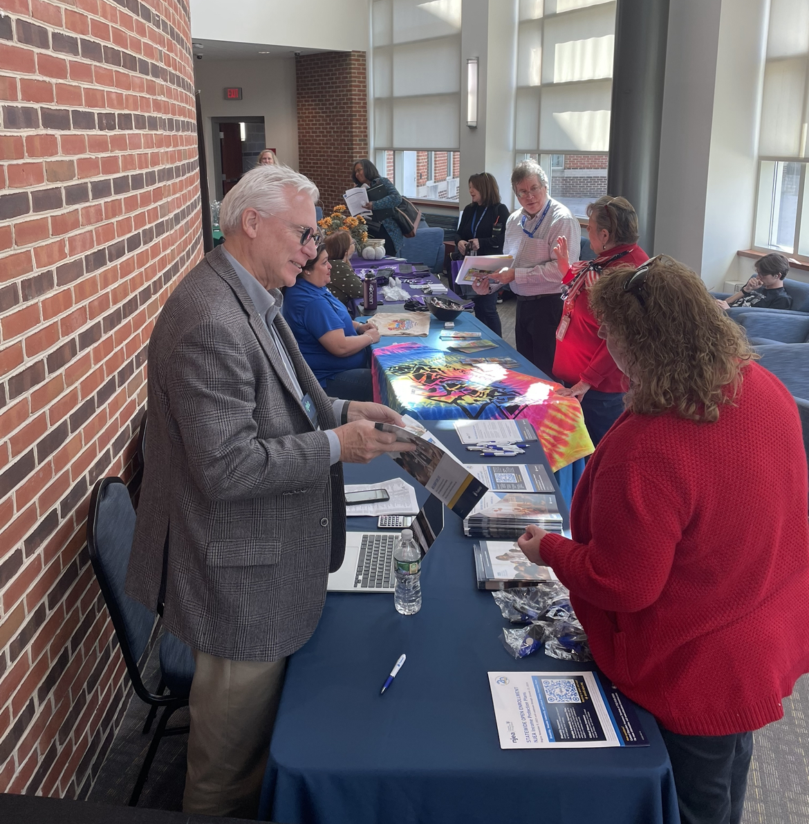 Read more about the article Rowan College at Burlington County Faculty and Staff Associations holds member benefits fair