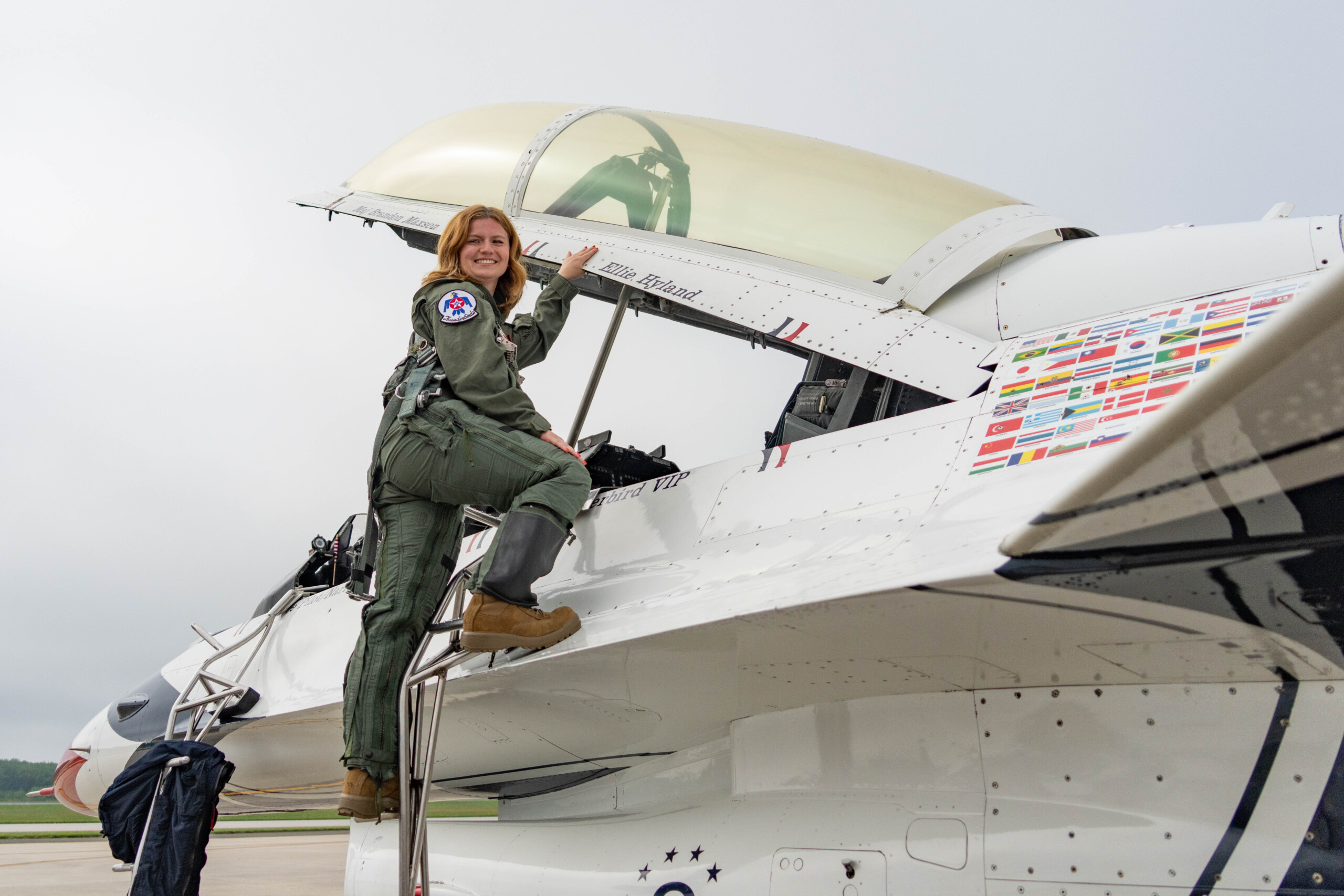 Read more about the article Manchester Township teacher flies with the Thunderbirds