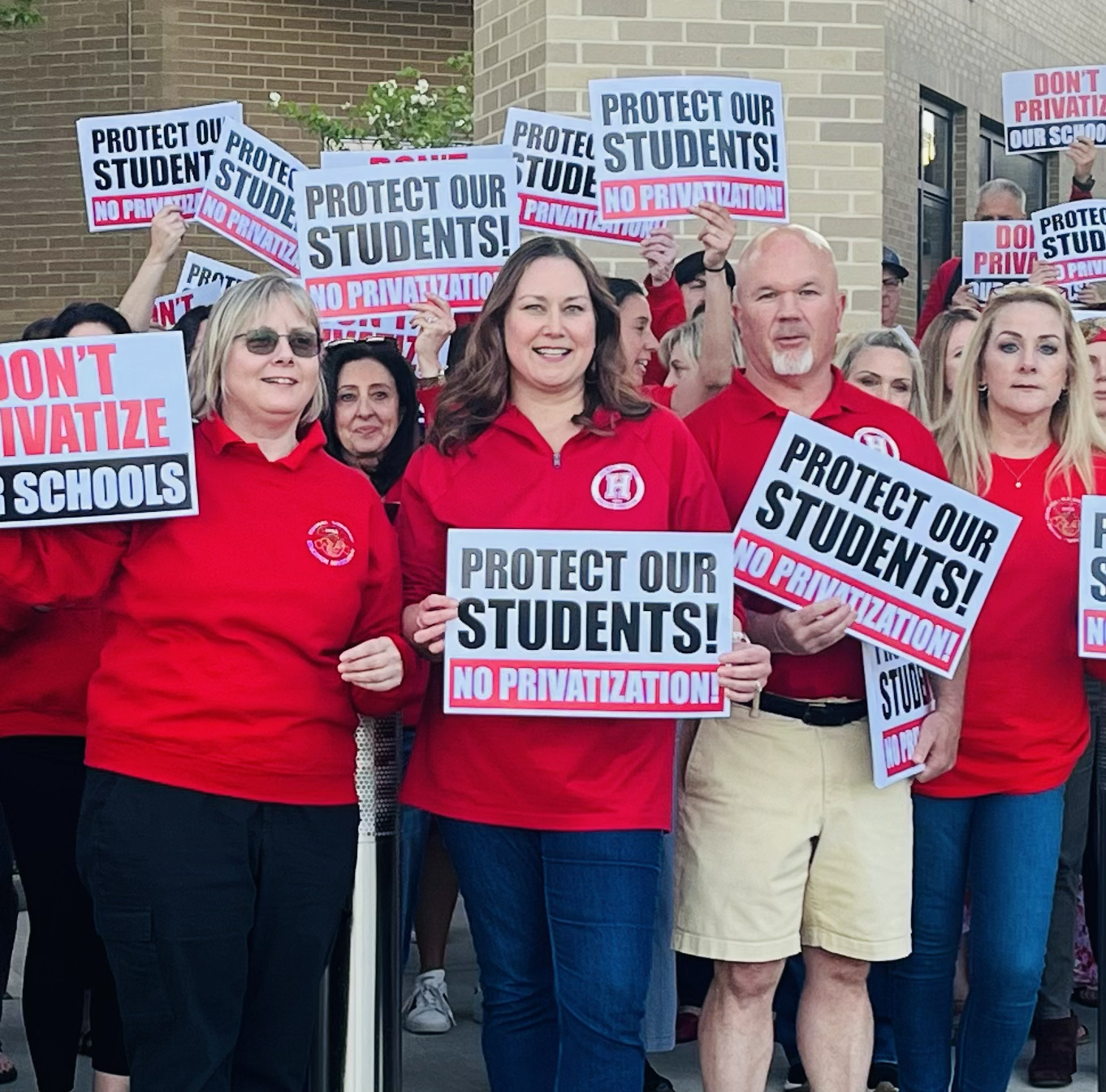 Read more about the article Holmdel educators successfully defeat privatization
