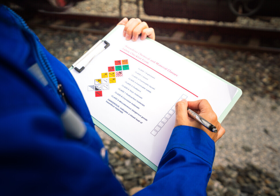 Checking on chemical hazard material checklist, for the crude oil transportation.